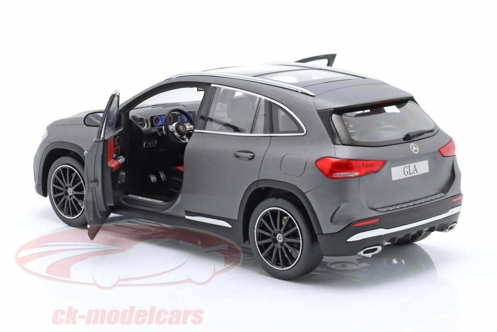 1:18 Z-Models Mercedes GLA AMG Line H247 Mountain Grey Magno 2020