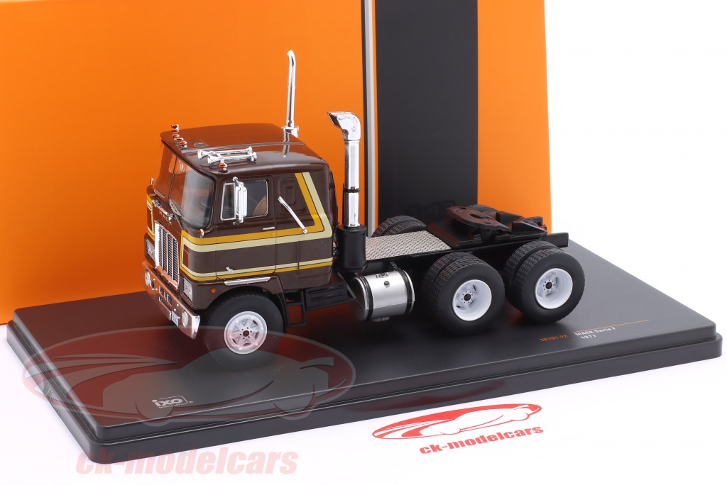 Camion Miniature Mack F-Series 1:43 - Modèle 1977 Marron Et Jaune - IXO - Neuf - Collection