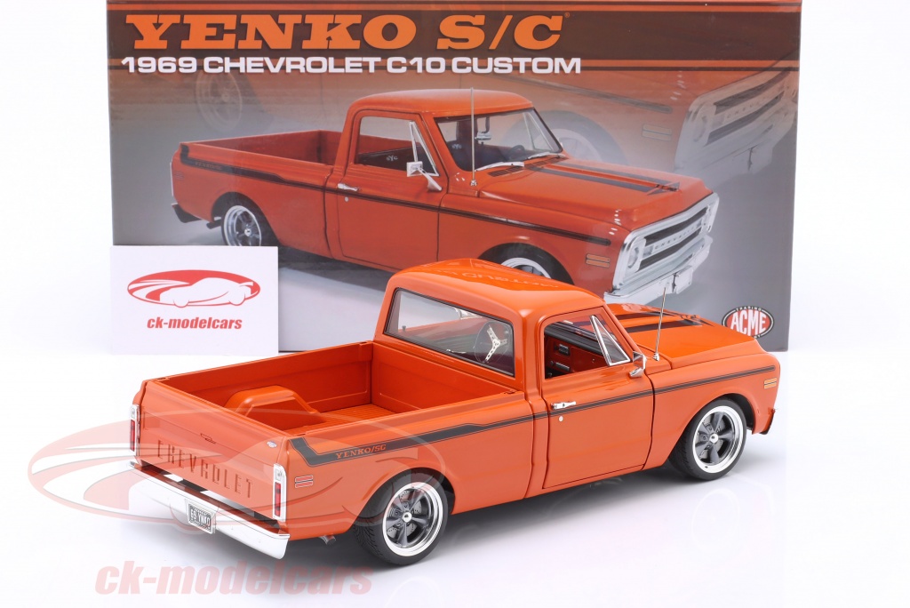LE377 SOLIDO 8611 Voiture 1/18 1:18 Chevrolet fun pick up planche surf