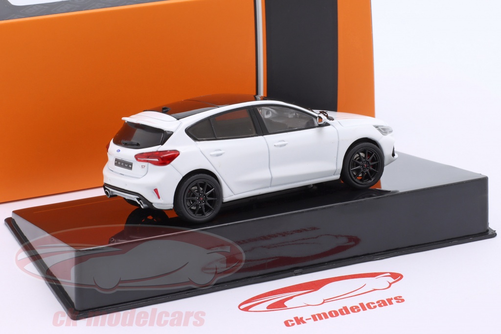 Ford Focus ST Année de construction 2022 blanc 1:43 Ixo