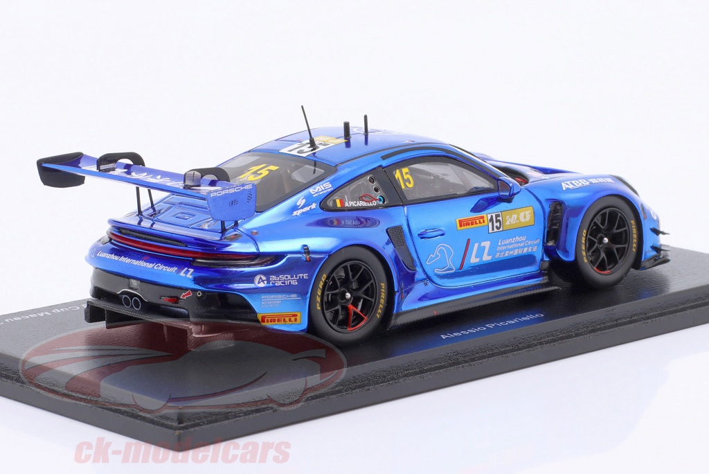 Spark 1:43 Limit#001/ Porsche 911 (992) GT3 R #15 FIA GT World Cup 