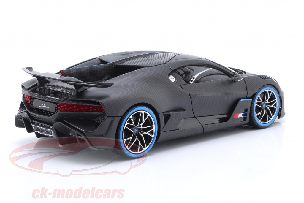 Bburago 118 Bugatti Divo 50th Anniversary 2018 mattschwarz / karbon 18