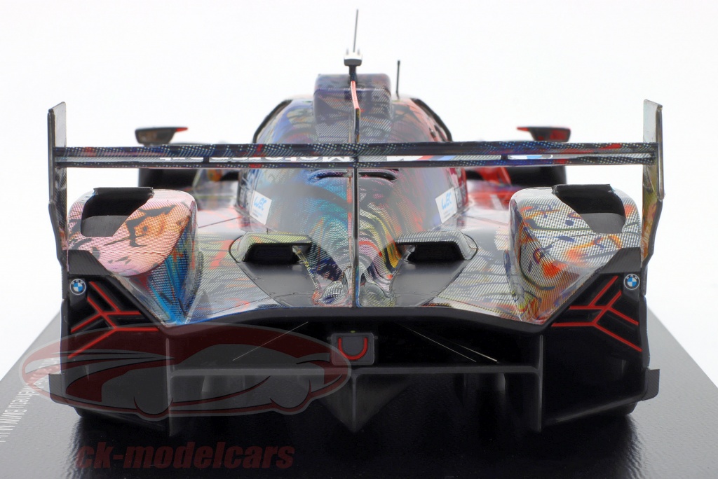 BMW Art Car #20: M Hybrid V8 di Julie Mehretu in mostra BMW Art Car #20: M Hybrid V8 di Julie Mehretu in mostra