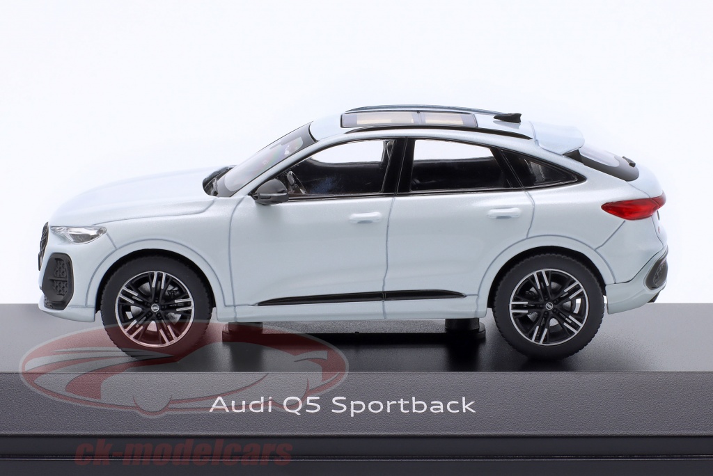 Audi S3 Sportback Glacier White 1:43 437013010 MINICHAMPS Diecast Model