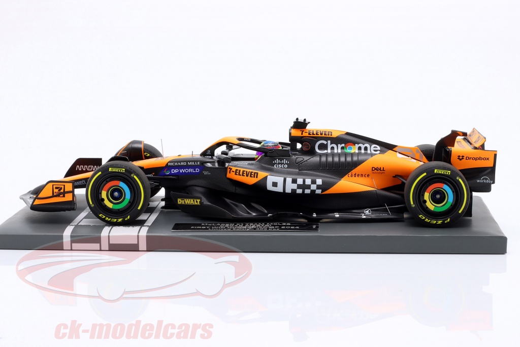 F1 18 Minichamps 1/18 Minichamps 2023 Formula Lewis Hamilton
