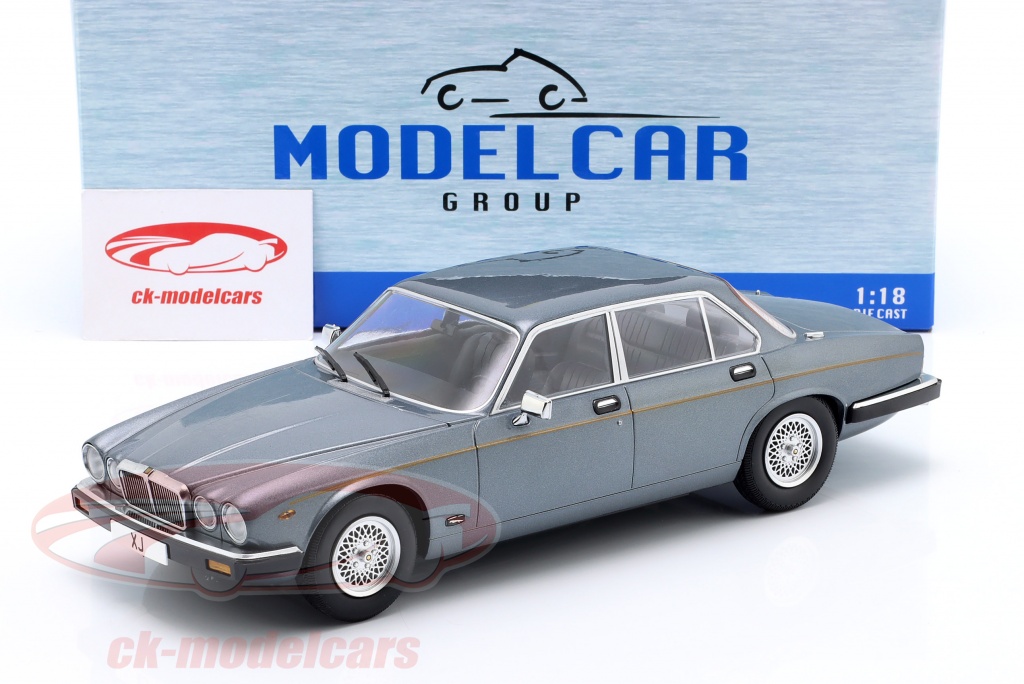 Modellino MCG 1/18 Jaguar XJ6 Series 3 Del 1979 &ndash; Rosso Metallizzato Scuro &ndash; Con Supporto