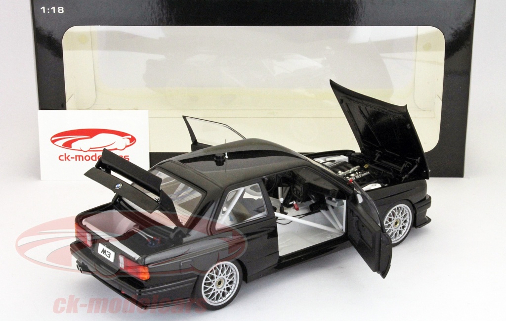 オートアートBMW3.0. 1/18