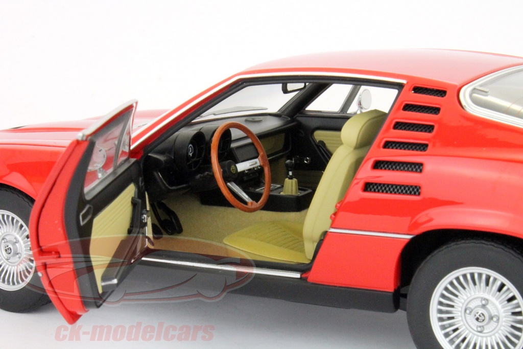 Alfa Romeo 4C ミニカー 1/18 オートアート ALFA ROMEO 4C SPIDER YELLOW COMPOSITE 1:18 by AUTOart 70143 BRAND