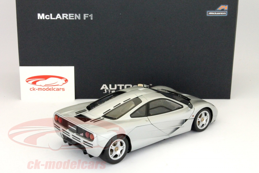 オートアート マクラーレンF1 マグネシウム シルバー