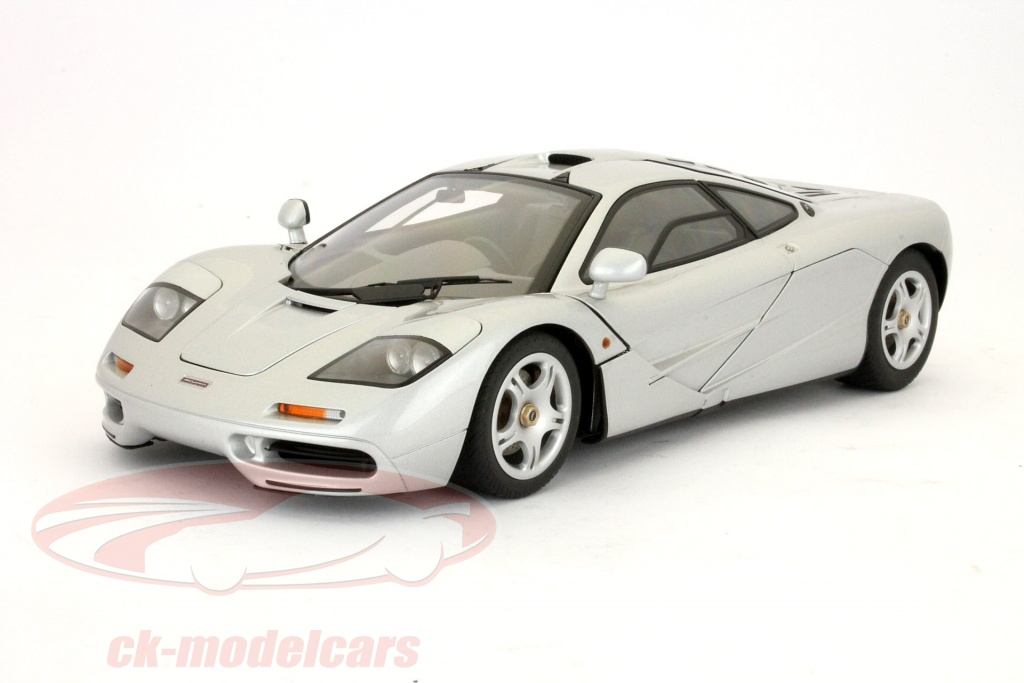 オートアート 1/18 マクラーレン F1 ロードカー マグネシウム シルバー オートアート 1/18 マクラーレン F1 ロードカー マグネシウム シルバー