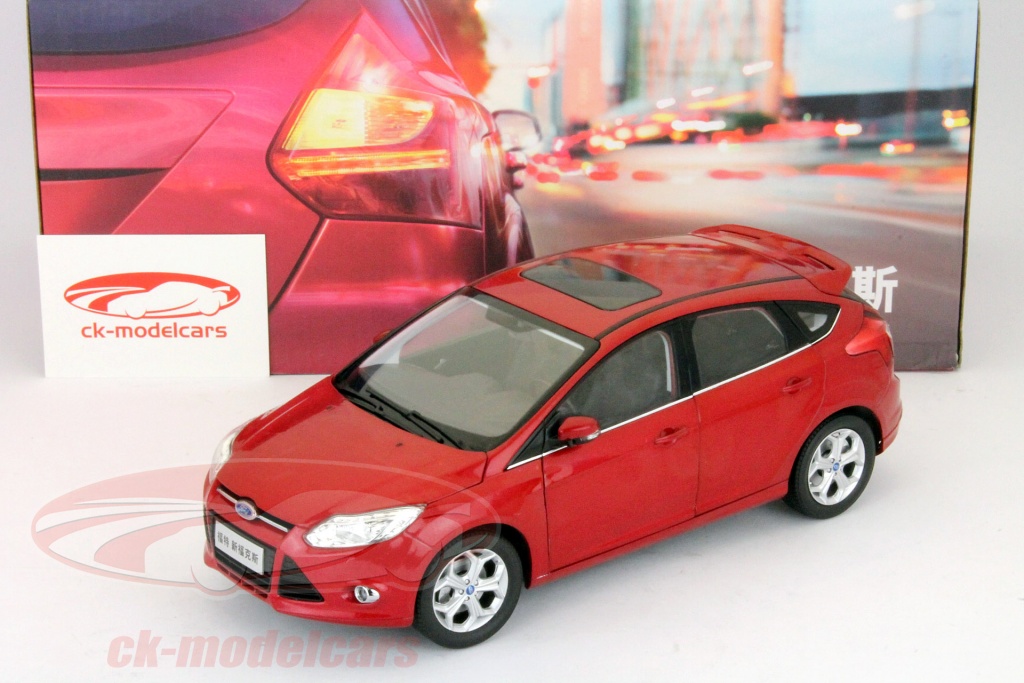 Ford Focus Year 2012 red 1:18 Paudi