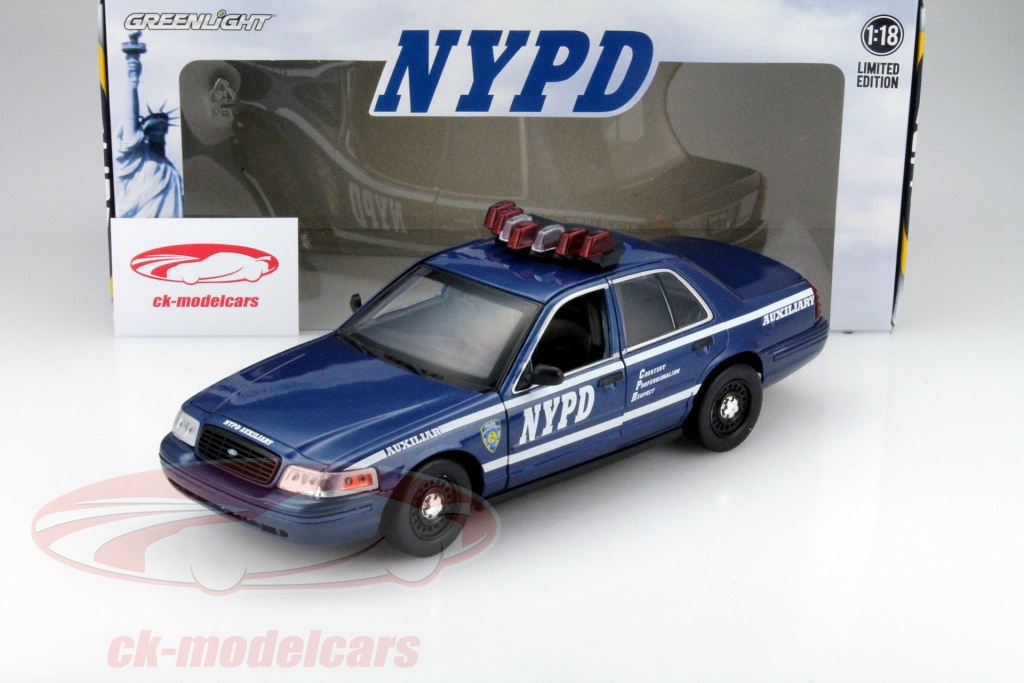 1/18 グリーンライト クラウンビクトリア NYPD ニューヨーク市警