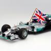 Lewis Hamilton zeigt Flagge – Spark bringt den W05 in 1:18