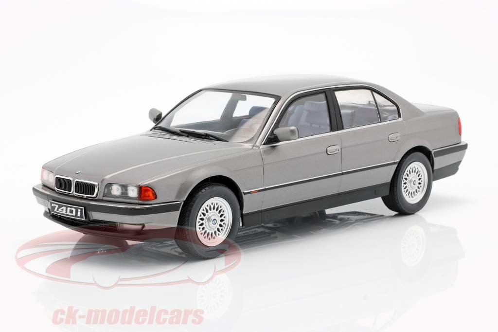 Zwei aus 1994: Neue BMW 740i und M3 im Ma??stab 1:18