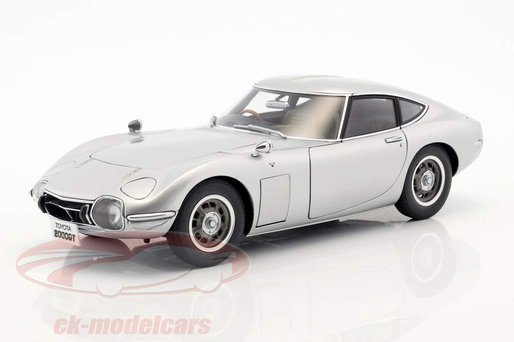 40年位前の TOYOTA 2000GT 1/28 40年位前の TOYOTA 2000GT 1/28 Toyota 2000 GT – Japan's First
