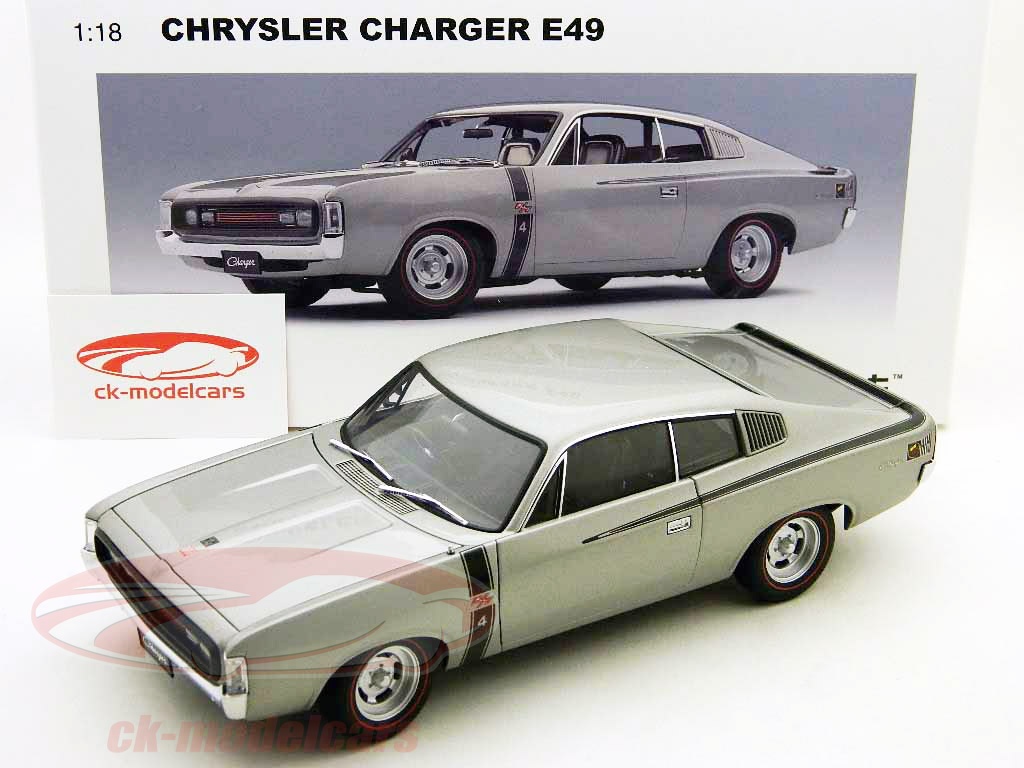Diecast model cars Dodge Charger 1/18 Auto World metallise grün/schwarz