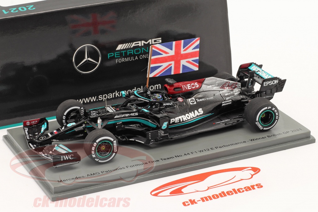 Spark 1:43 Lewis Hamilton Mercedes-AMG F1 W12 #44 Winner British
