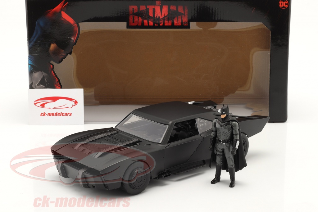 1/18 BATMAN AND FIGURES FROM THE TV/ MOVIE SERIES CAR NEW IN BOX MADE BY JADA 