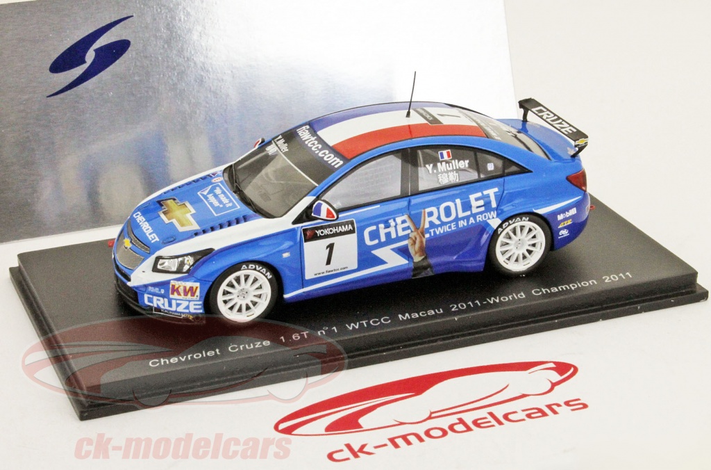 Spark S2499 - Chevrolet Cruze 1.6T N°8 WTCC Macau 2011 - Alain Menu, 1/43, Résine, Neuf