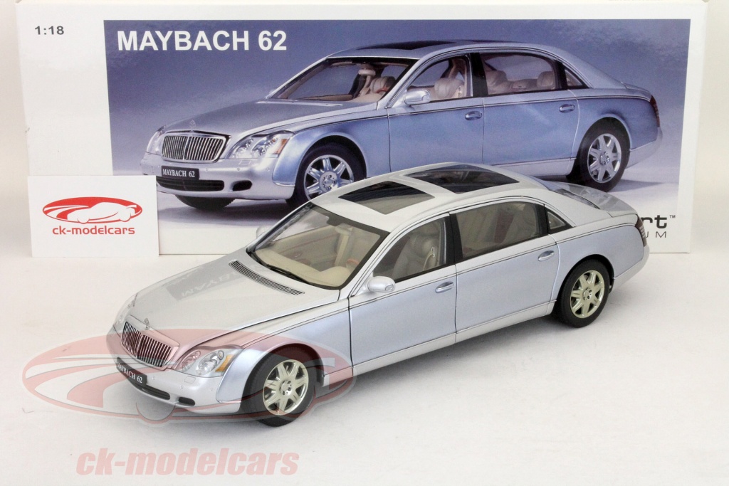 AUTOart 1:18 Maybach 62 LWB nayarit silver - cote azur blue bright 